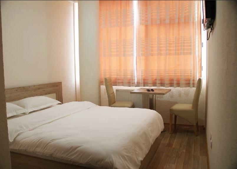Bolero Hotel Ferizaj Buitenkant foto