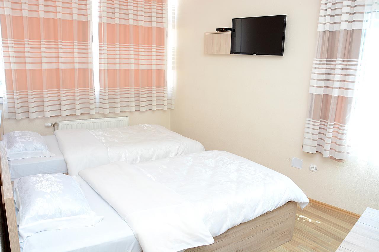 Bolero Hotel Ferizaj Buitenkant foto