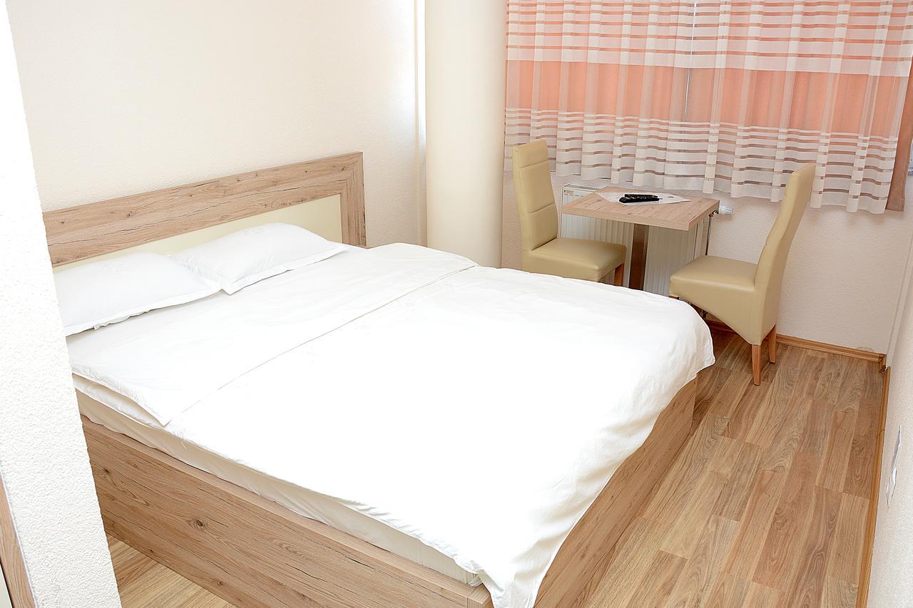 Bolero Hotel Ferizaj Buitenkant foto