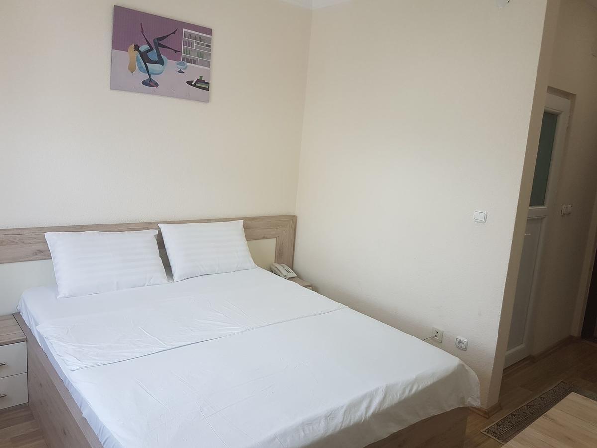 Bolero Hotel Ferizaj Buitenkant foto